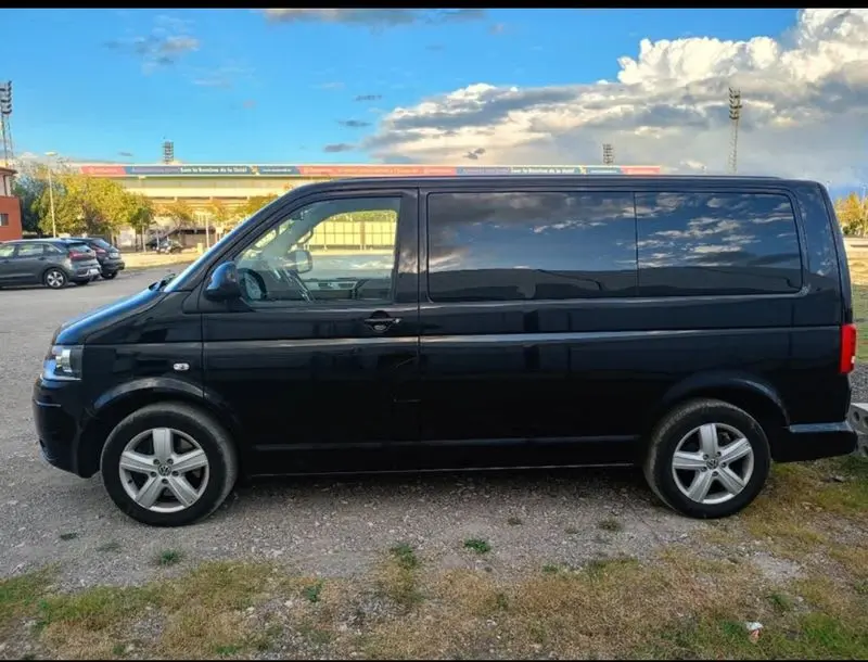 
								VOLKSWAGEN Multivan lleno									