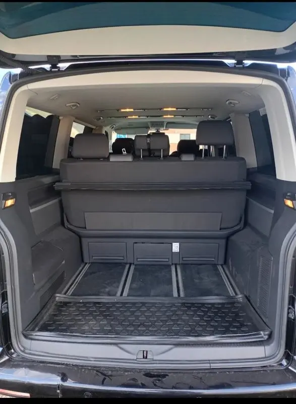 
								VOLKSWAGEN Multivan lleno									